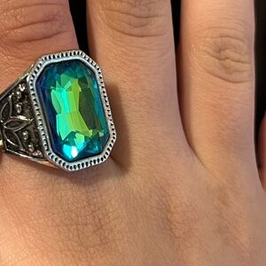 Paparazzi Galaxy Goddess Emerald Green Gem Oil Spill Silver Tone Stretch Ring